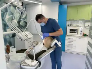 IZA OSMEHA KOJI TRAJE doktor velibor trgovčić